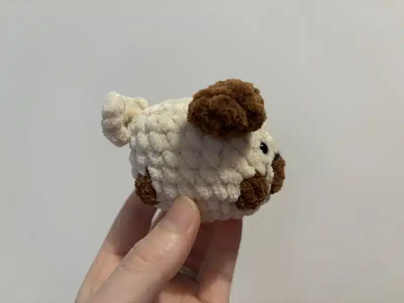 Chiot en crochet beige et marron