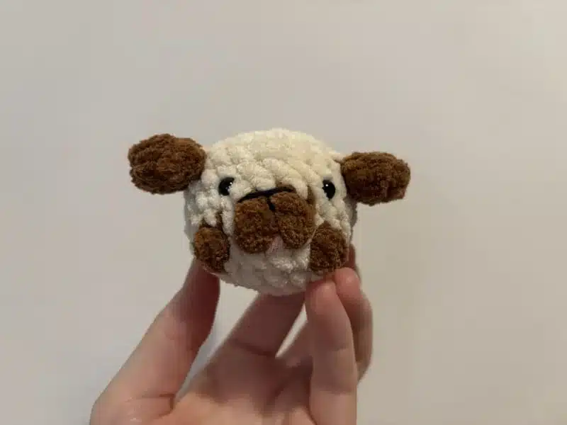 Chiot en crochet beige et marron