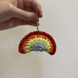 Porte-clés arc-en-ciel en crochet