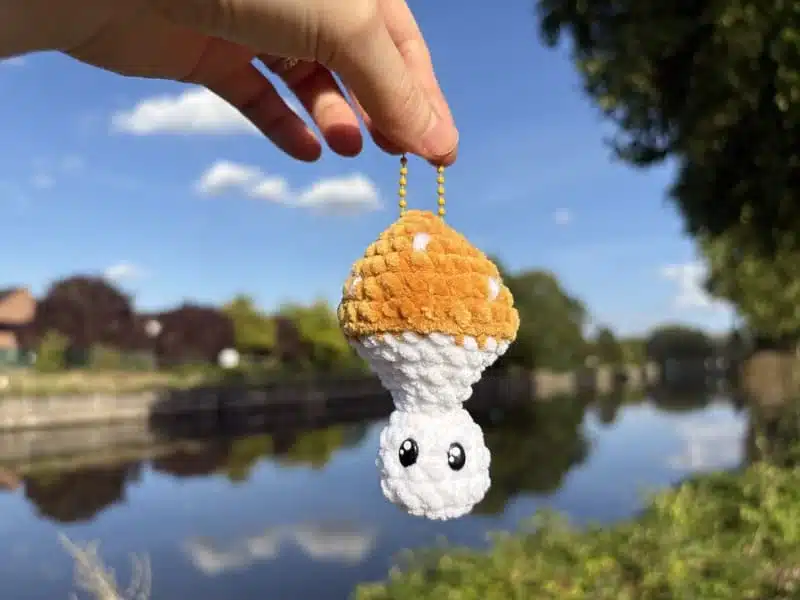 Porte-clés champignon jaune en crochet