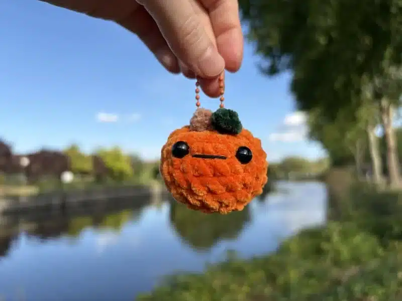 Porte-clés citrouille en crochet