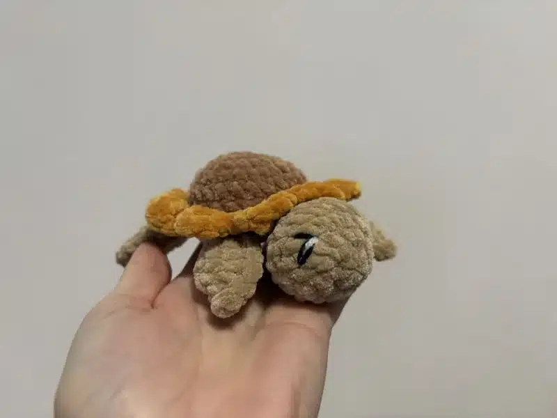 Tortue fleur tournesol en crochet